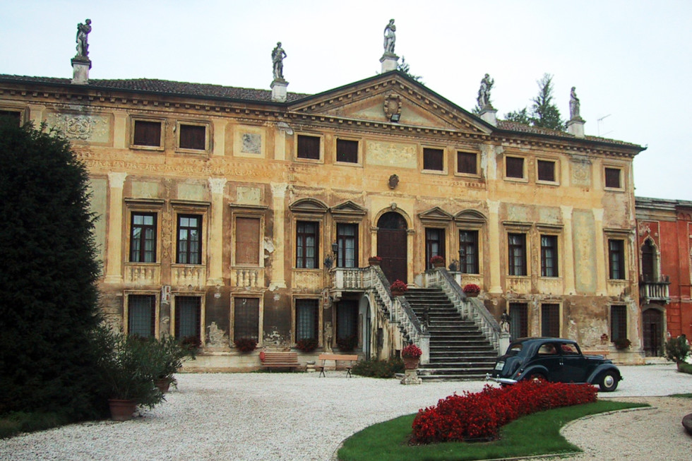 Villa Sale San Damiano Curti