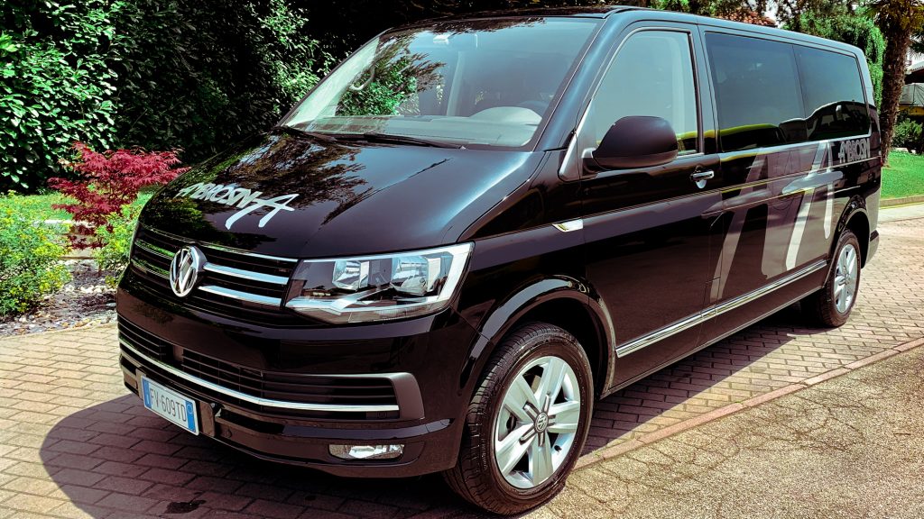 Minibus Volkswagen Caravelle 9 Posti - Ambrosini Autoservizi